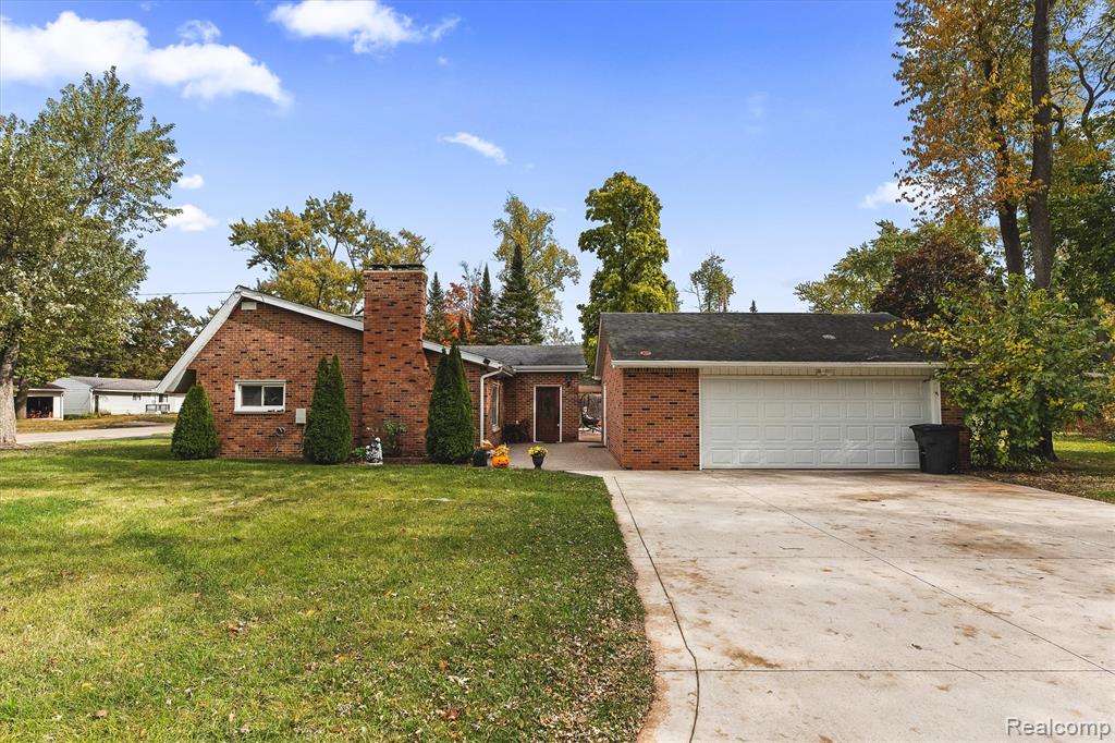 7337 Richardson Road, West Bloomfield, MI 48323 — Photo 20