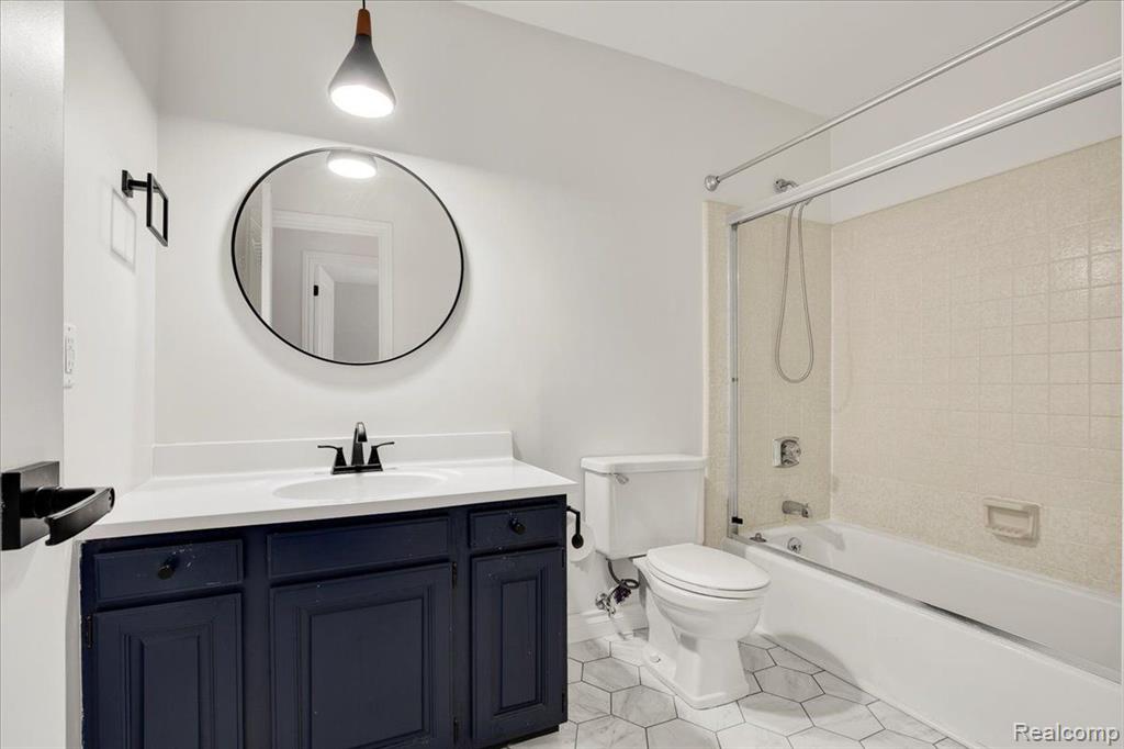 5460 HAMMERSMITH Drive, West Bloomfield, MI — Photo 15