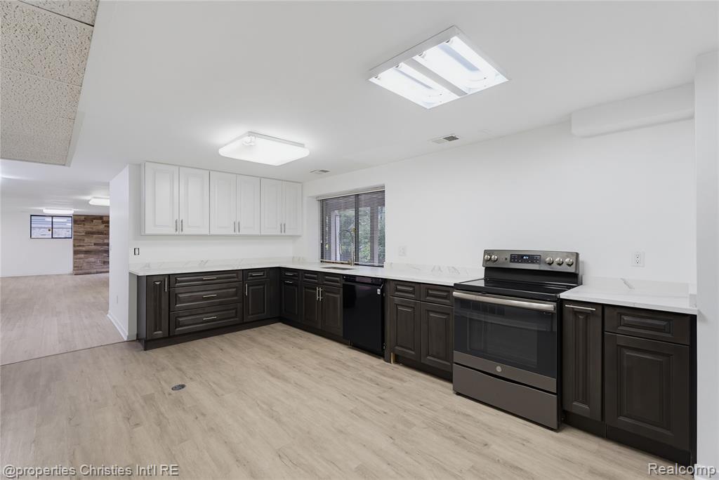 4802 Panorama Circle, West Bloomfield, MI 48323 — Photo 34