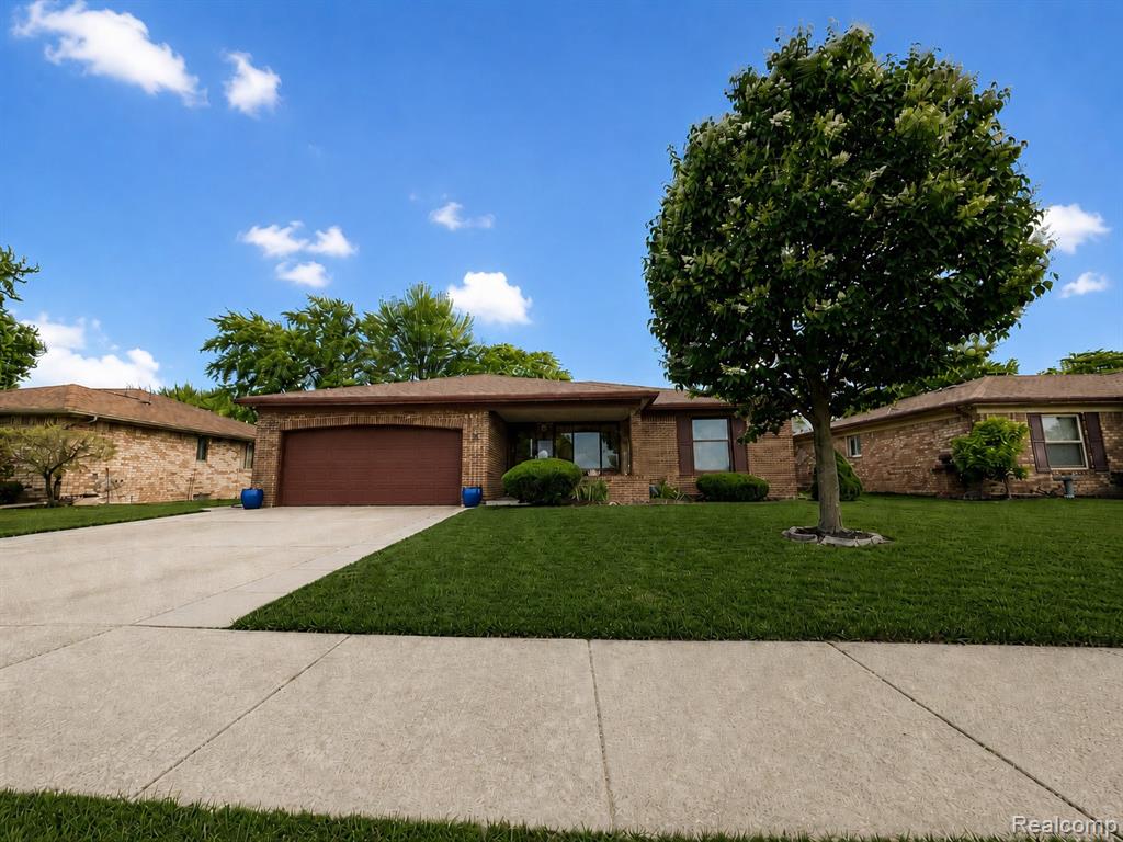 39217 Bramblebush Court, Clinton Twp, MI 48038 — Photo 2