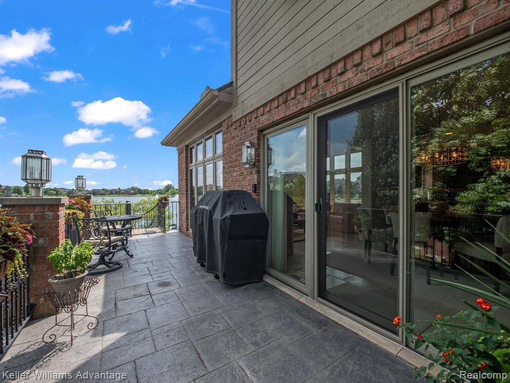 18328 Clairmont Circle E, Northville, MI 48168 — Photo 5