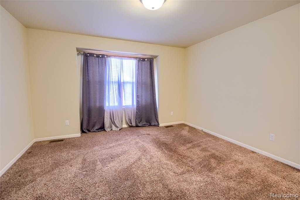 4503 Cross Creek Boulevard, Burton, MI 48509 — Photo 28
