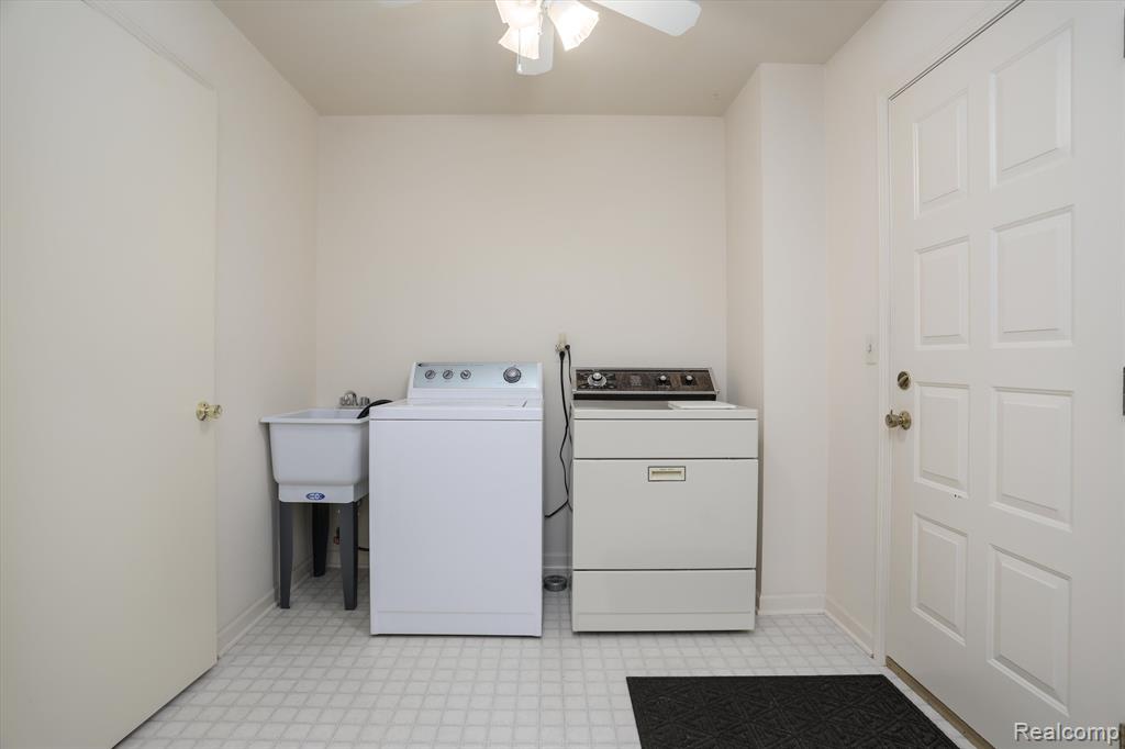 9735 HAWTHORNE GLEN Drive, Grosse Ile, MI 48138 — Photo 27