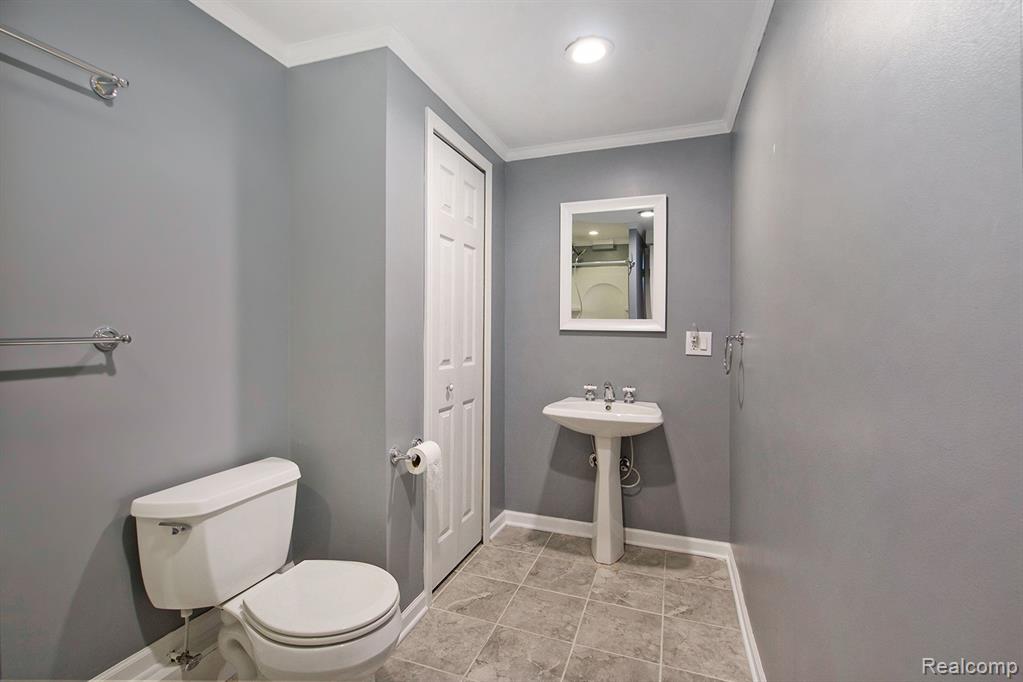 3381 CROMWELL Road, Ann Arbor, MI 48105 — Photo 25