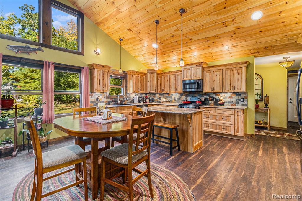 8630 HIDDEN LAKE Drive, Howell, MI 48855 — Photo 4