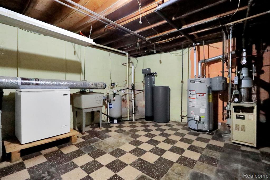 6245 W Coldwater Road, Flushing, MI 48433 — Photo 24