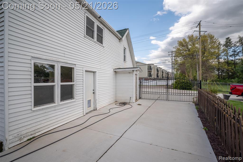 420 Wellsboro Street, Walled Lake, MI 48390 — Photo 35