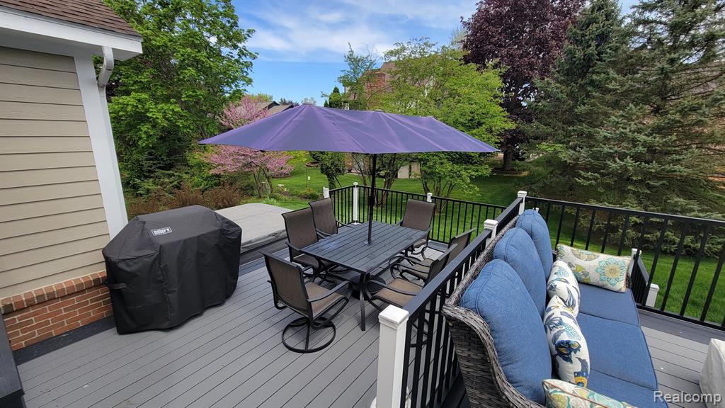 6192 N SHORE Drive, West Bloomfield, MI 48324 — Photo 10