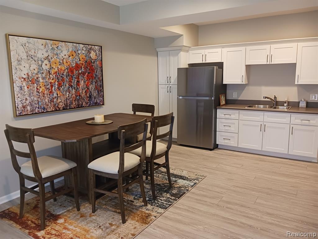 644 MILL POINTE Drive, Milford, MI 48381 — Photo 25