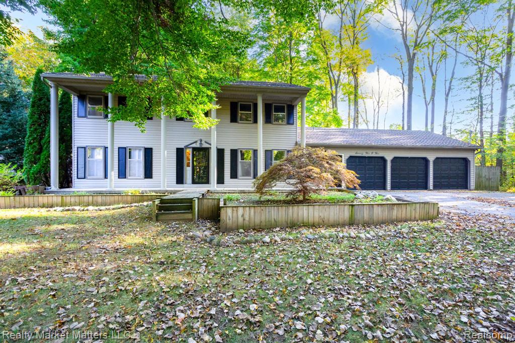 7505 Falling Leaf Court, Flushing, MI 48433 — front exterior