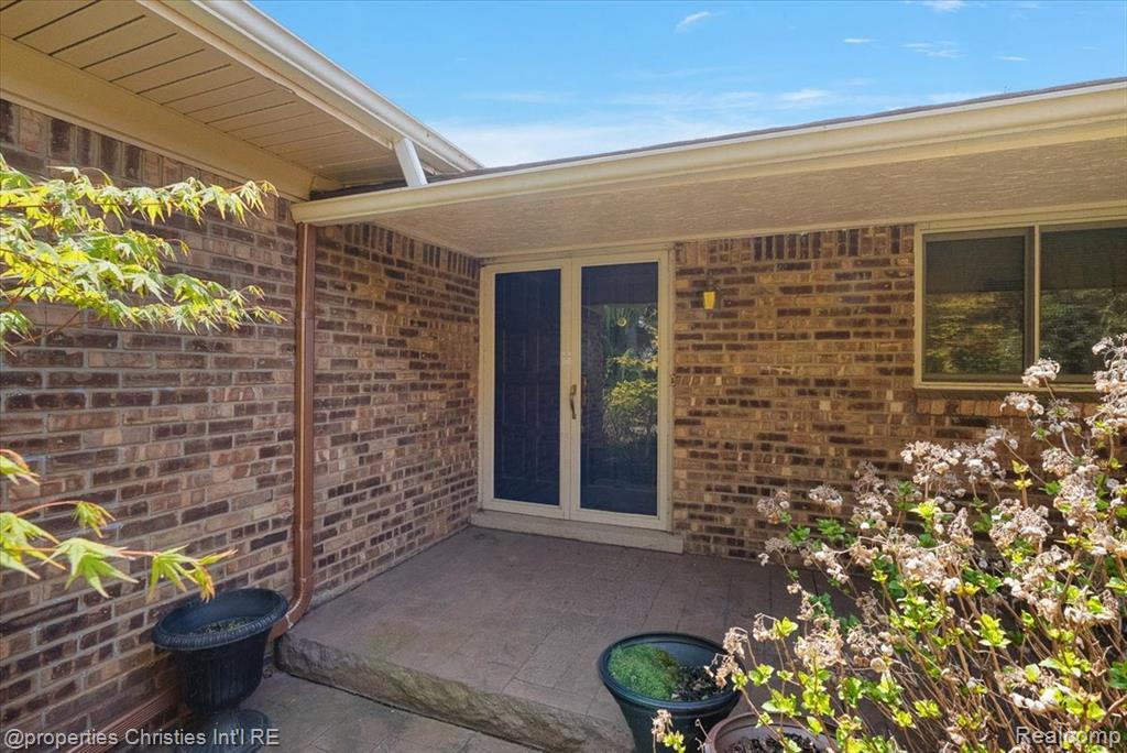 3120 Hartford Lane, Shelby Twp, MI 48316