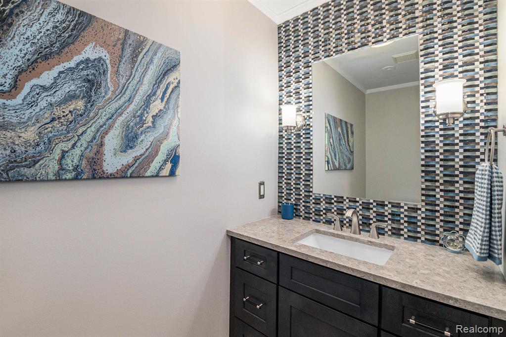 6062 Middle Lake Road, Clarkston, MI — Photo 18