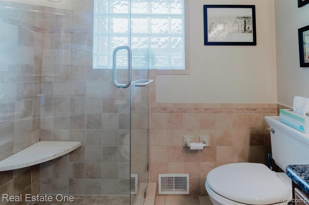 454 Lesdale Drive, Troy, MI 48085 — Photo 21
