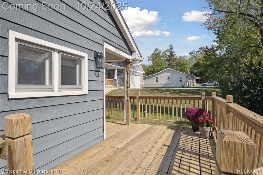 4066 Green Lake Road, West Bloomfield, MI 48324 — Photo 34