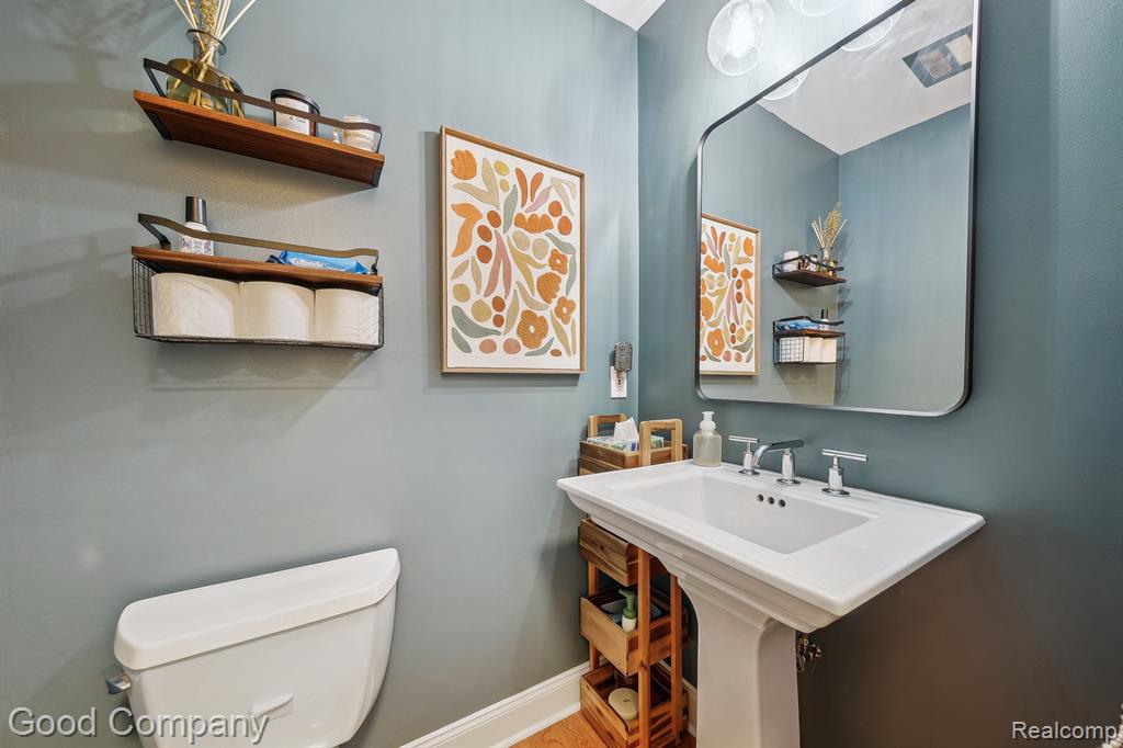 3370 INDIANDALE Drive, Orchard Lake Village, MI 48324 — Photo 43