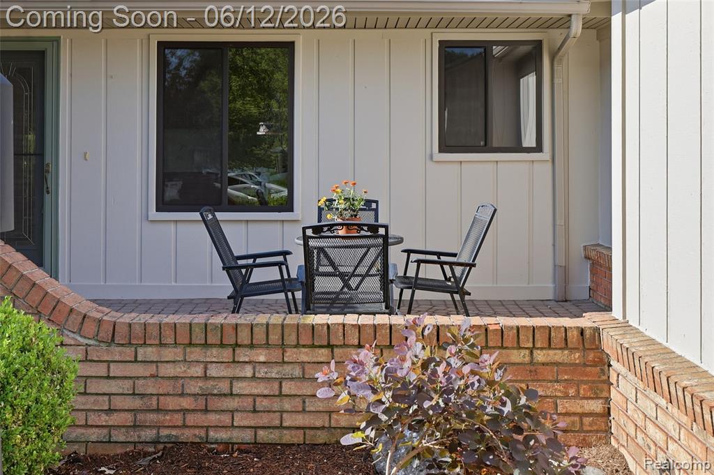 640 Longfellow Drive, Troy, MI 48085 — Photo 4