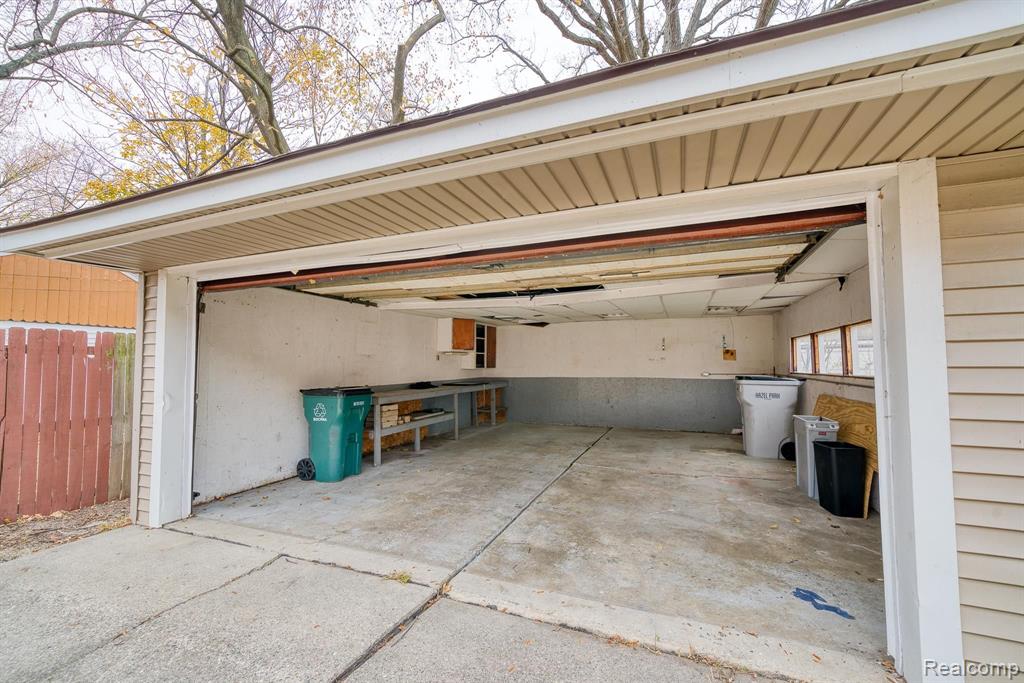 605 E EVELYN Avenue, Hazel Park, MI 48030 — Photo 23