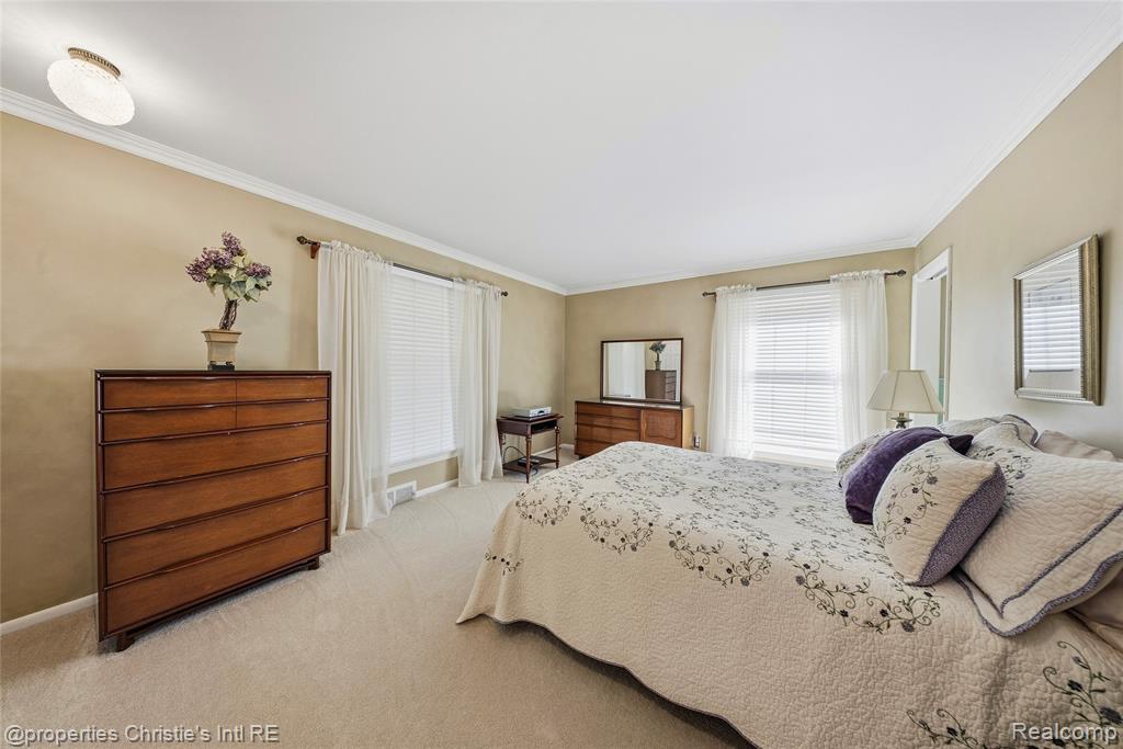 713 Moorland Drive, Grosse Pointe Woods, MI 48236 — Photo 12