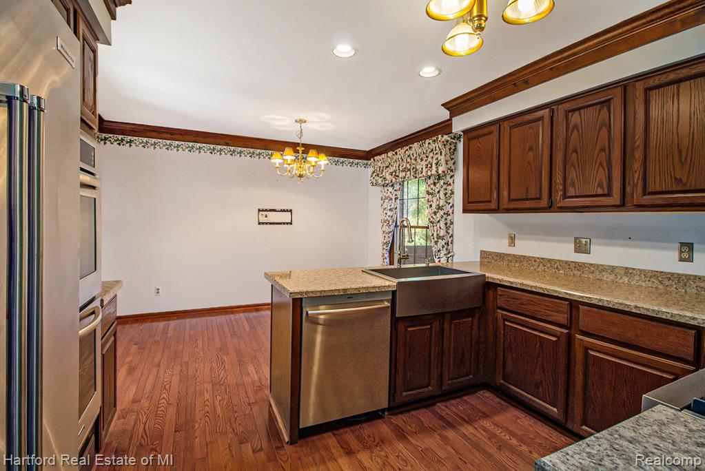 4506 Golf View Drive, Brighton, MI 48116 — Photo 11