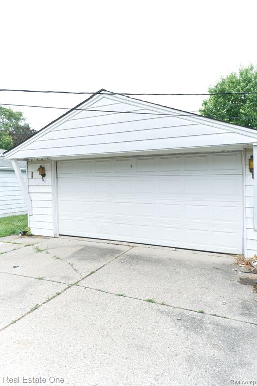 7676 BRAILE Street, Detroit, MI 48228 — Photo 31