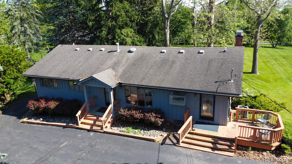6084 Upper Straits Boulevard, West Bloomfield, MI 48324 — Photo 2