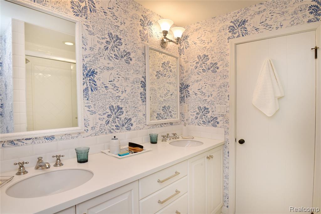 2026 W Bend Court, Bloomfield Hills, MI 48302 — Photo 26