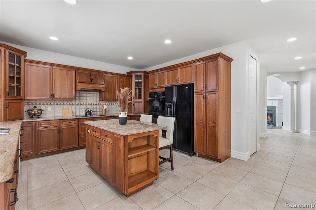 49783 Golden Park Drive, Utica, MI 48315 — Photo 16
