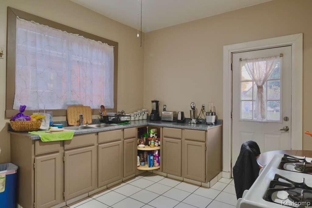 54 Abbott Street, River Rouge, MI 48218 — Photo 8