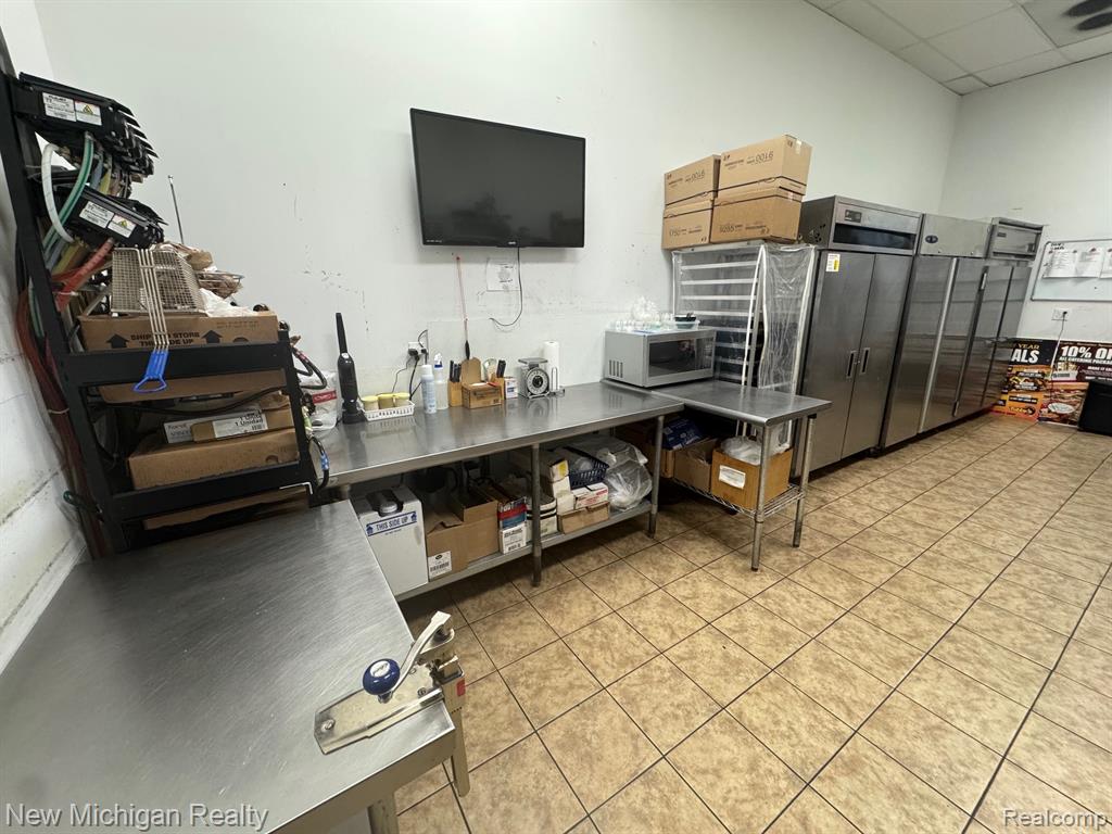 586 S Cedar Street, Imlay City, MI 48444 — Photo 10