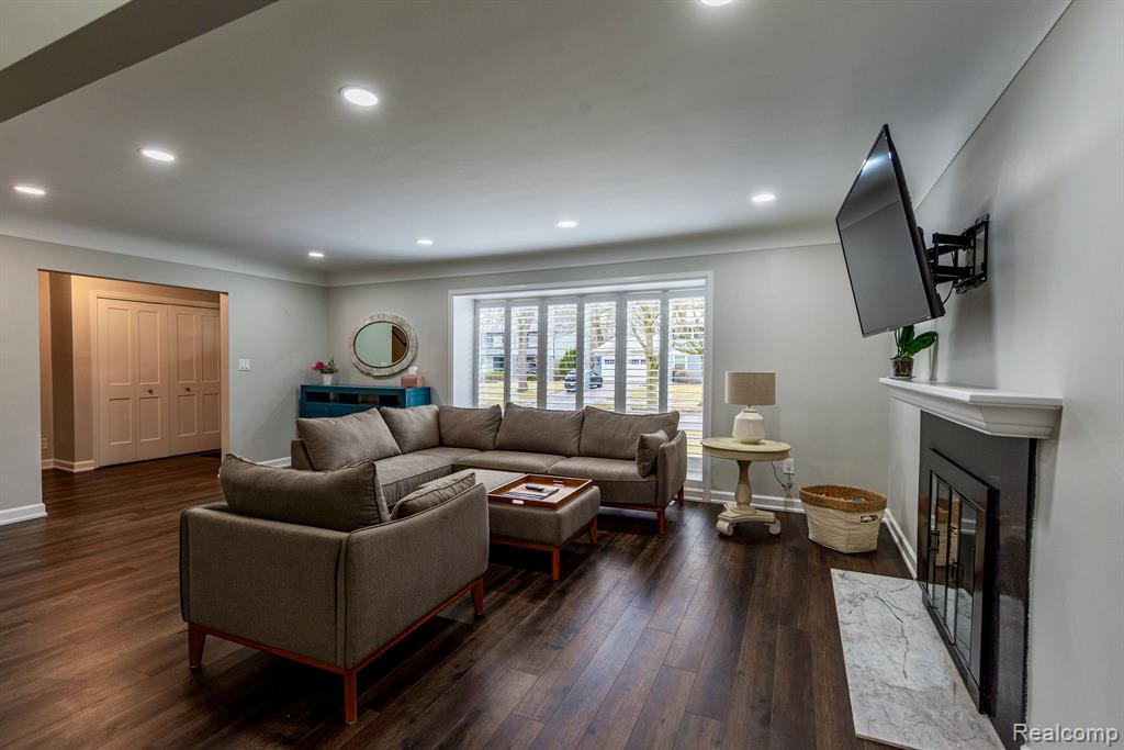 895 S GLENHURST Drive, Birmingham, MI 48009 — Photo 18