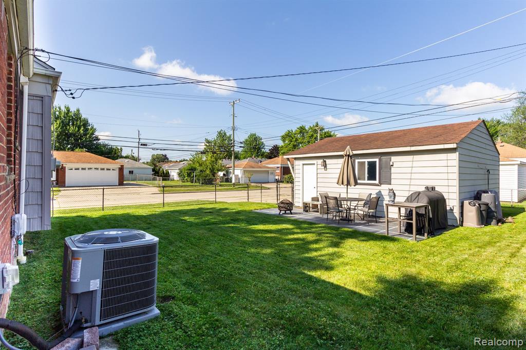 9732 LAURENCE Avenue, Allen Park, MI 48101 — Photo 33