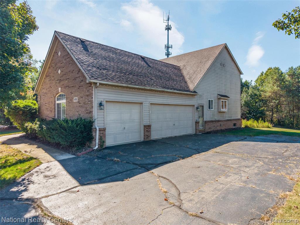 678 Joshua Drive, Highland, MI 48356 — Photo 33