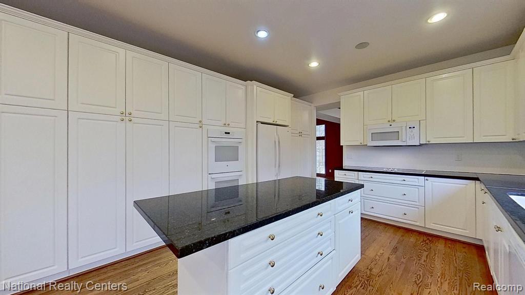 4392 STONEVIEW Drive, West Bloomfield, MI — Photo 28