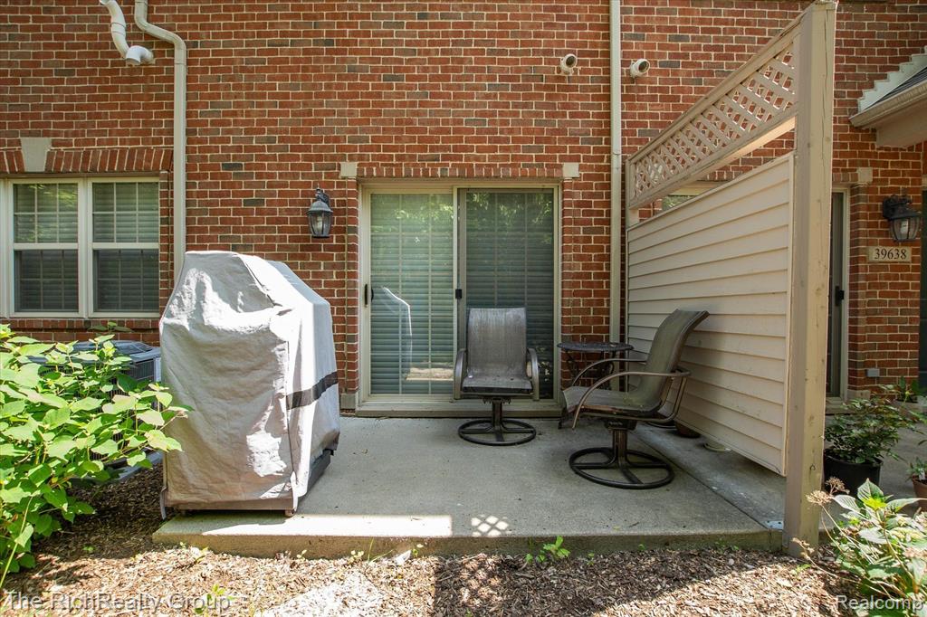 39640 ROCKCREST Lane, Northville, MI 48168 — Photo 32