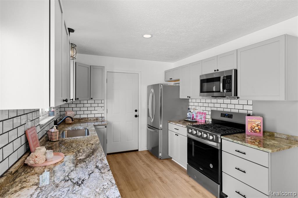 640 N Madison Street, Perry, MI 48872 — Photo 12