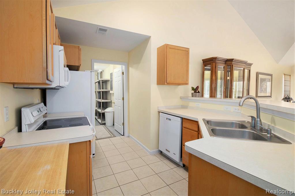 642 Olde English Circle, Howell, MI 48855 — Photo 4