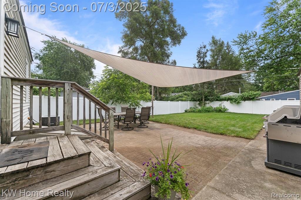 5575 Berkley Drive, Waterford, MI 48327 — Photo 21