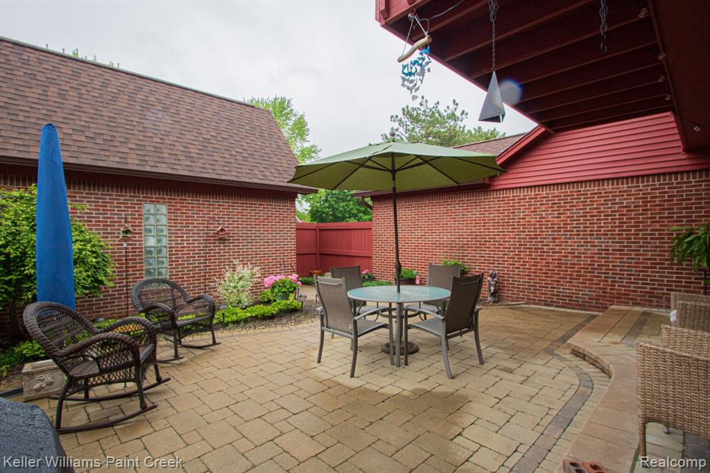 42200 LOCHMOOR Street, Clinton Twp, MI 48038 — Photo 7