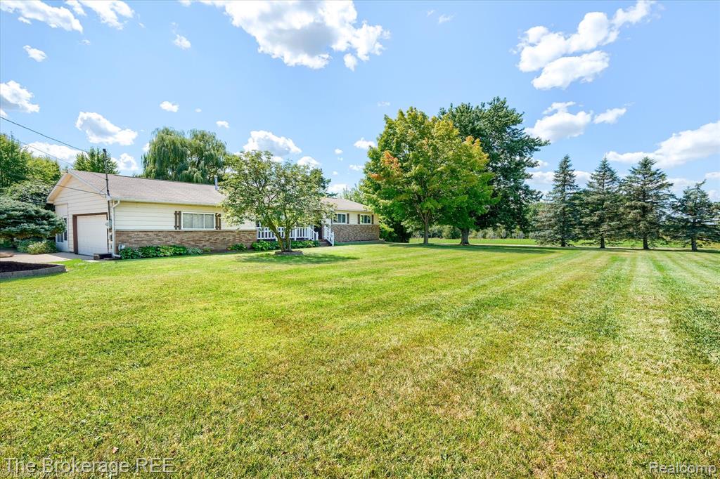 9050 E Bristol Road, Davison, MI 48423 — front exterior