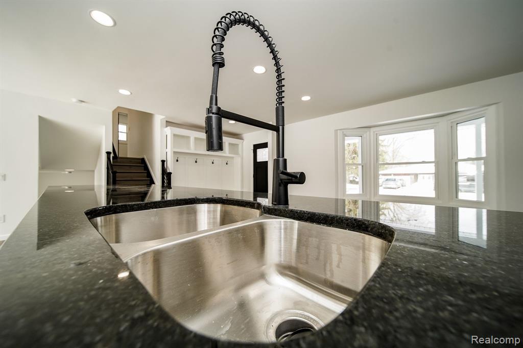 6522 ELLINWOOD Drive, White Lake, MI 48383 — Photo 25