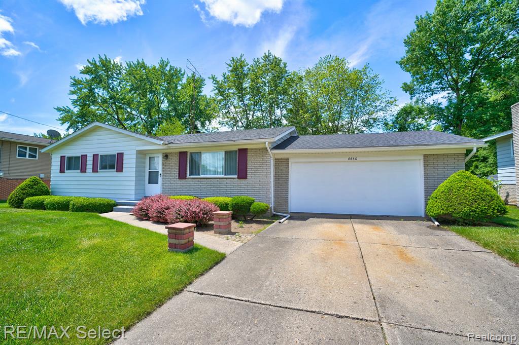 4460 DIXON Drive, Swartz Creek, MI 48473 — Photo 2
