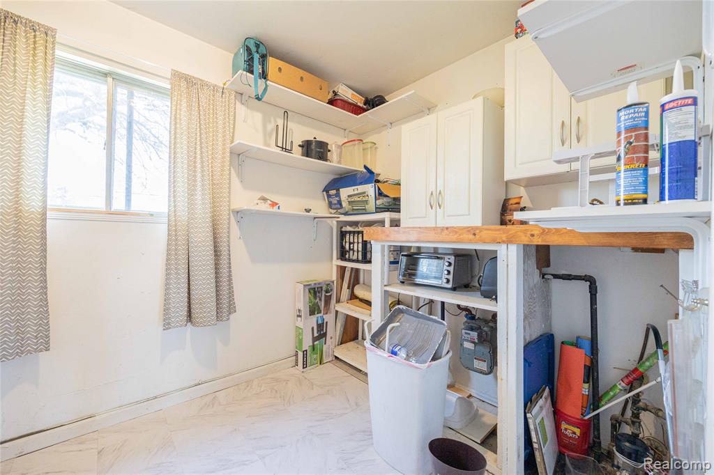 23300 N Brookside Drive, Dearborn Heights, MI 48125 — Photo 14