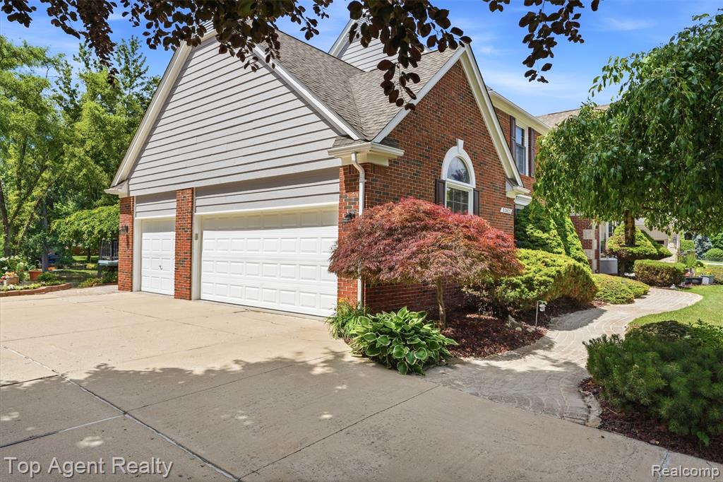 52825 Seven Oaks Drive, Utica, MI 48316 — Photo 44