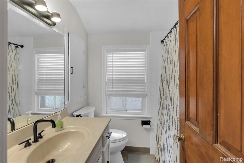 6 CLINTON Lane, Dearborn, MI 48120 — Photo 20