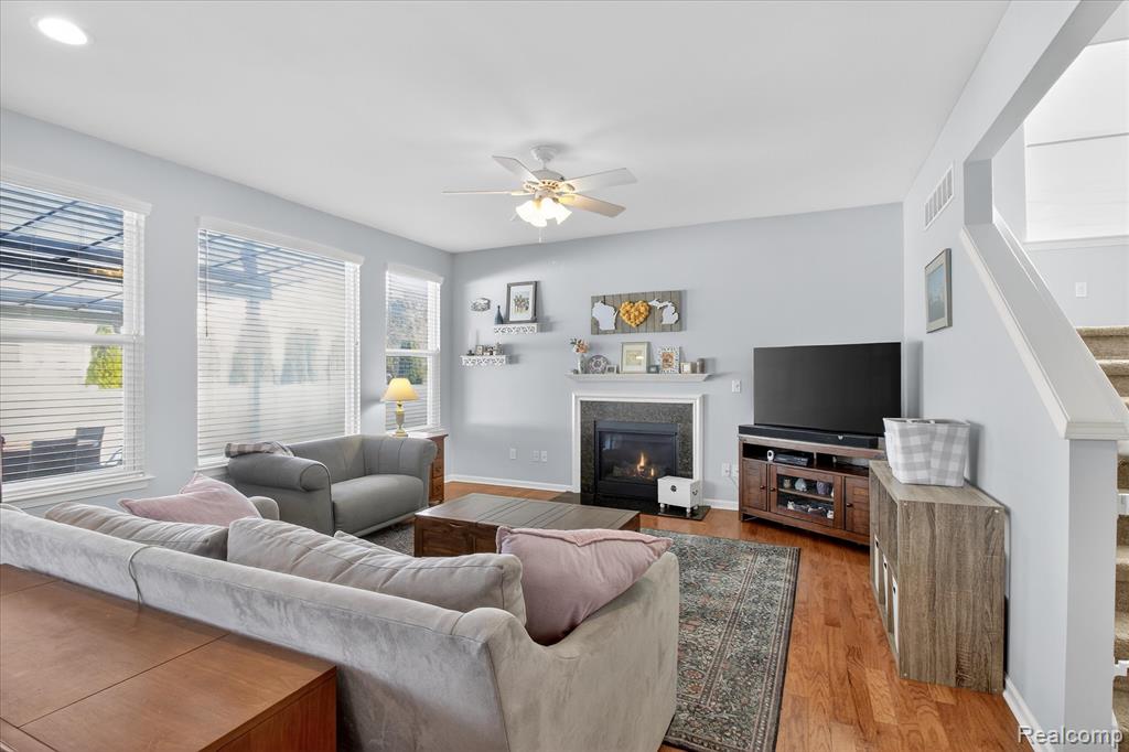 386 Fletcher Street, Wixom, MI 48393 — Photo 9