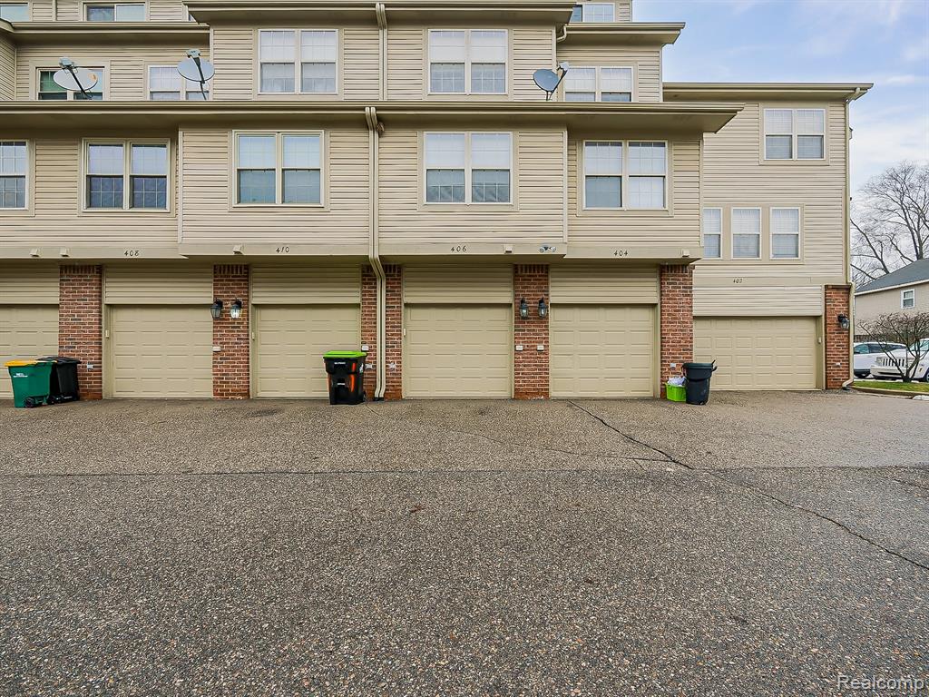 406 Old Pine Way, Walled Lake, MI 48390 — Photo 24