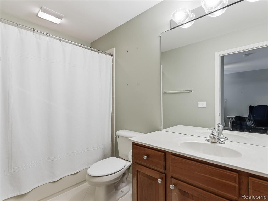 5454 Creekmonte Drive, Rochester, MI 48306 — Photo 34