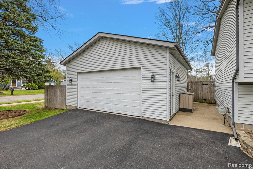 490 Glenn Court, Lake Orion, MI 48362 — Photo 37