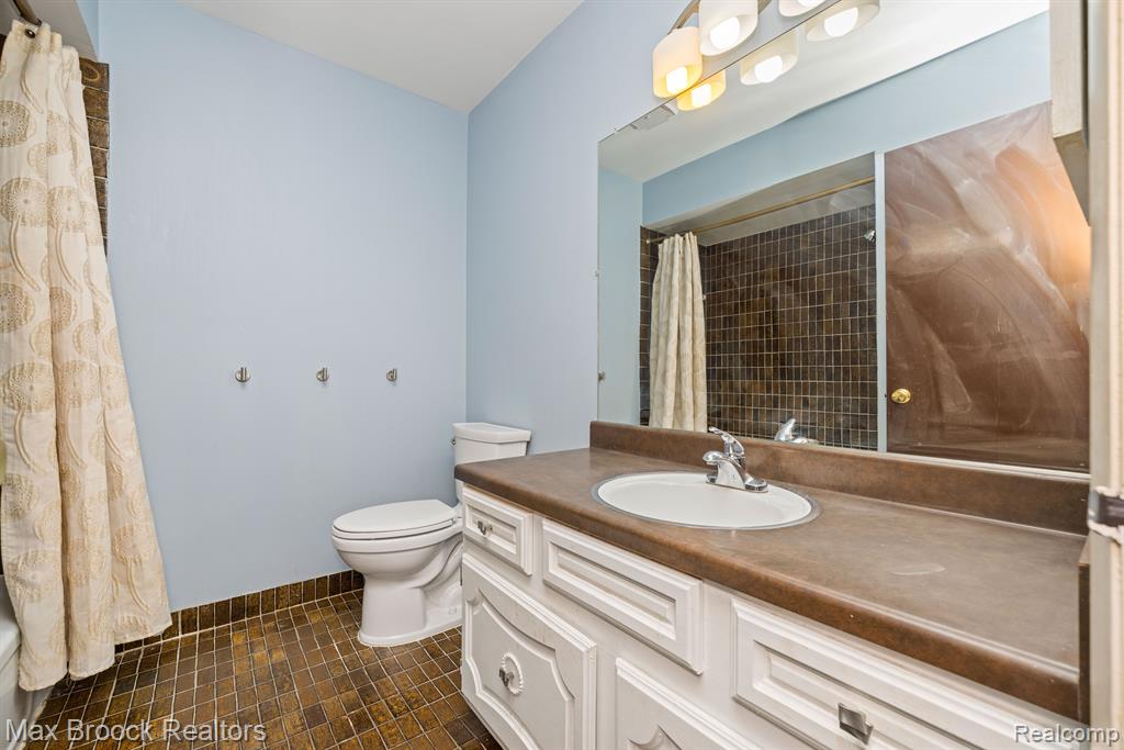 25260 GREENBROOKE #14 Drive, Southfield, MI 48033 — Photo 28