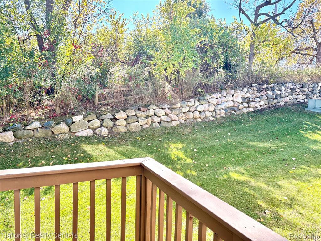 7053 Magnolia Lane, Waterford, MI 48327 — Photo 8